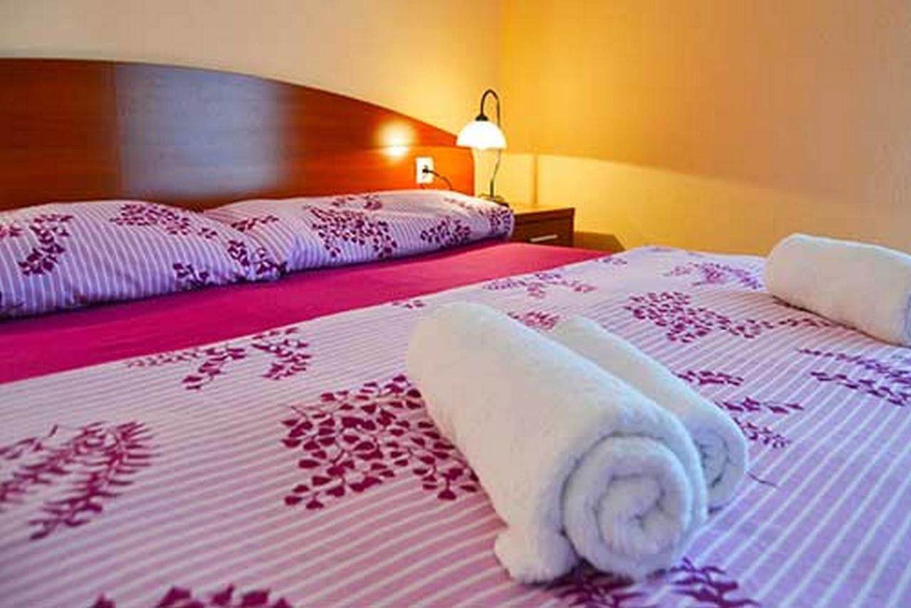 Apartments Barisic Hrvatskih Zrtava 404 Seget Vranjica Trogir Exterior foto