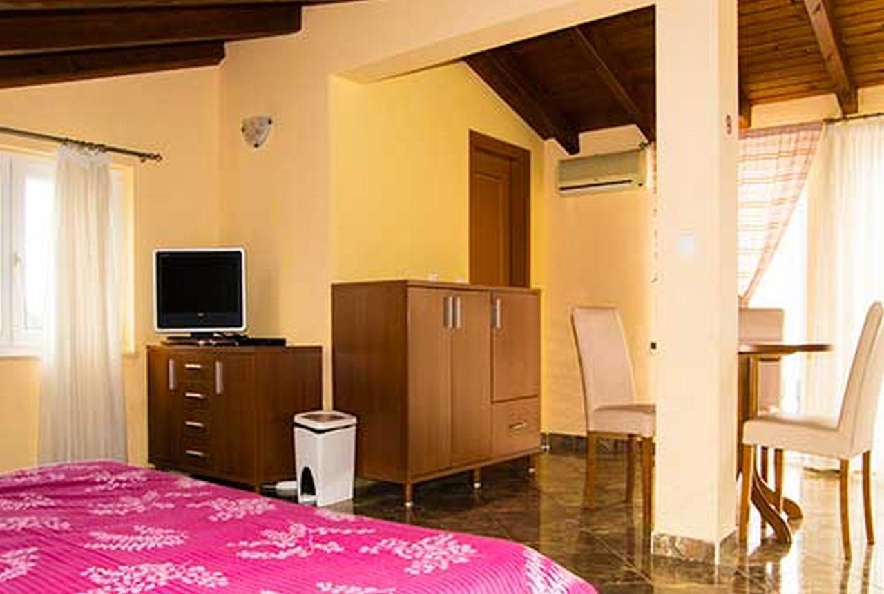 Apartments Barisic Hrvatskih Zrtava 404 Seget Vranjica Trogir Exterior foto